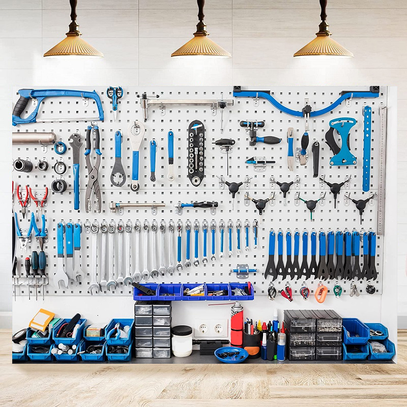 Mechanic Garage Bicycle Repair - Workshop Tools Background のレビューと価格